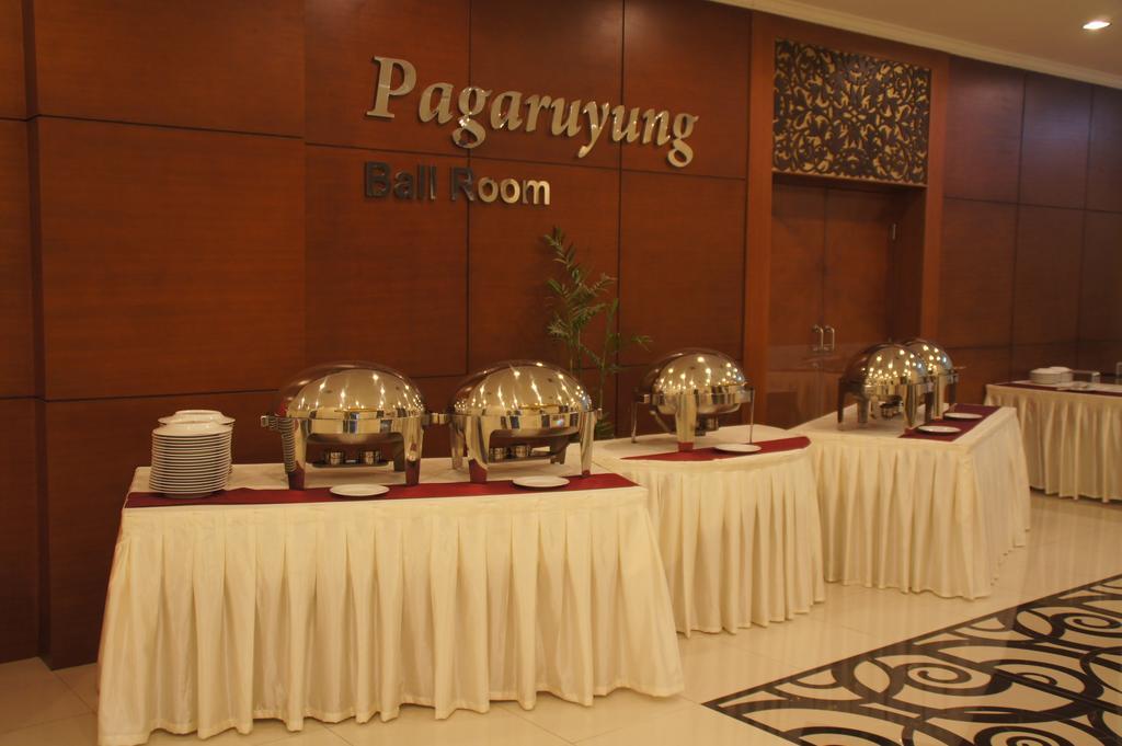 Horison Balairung Giacarta Esterno foto